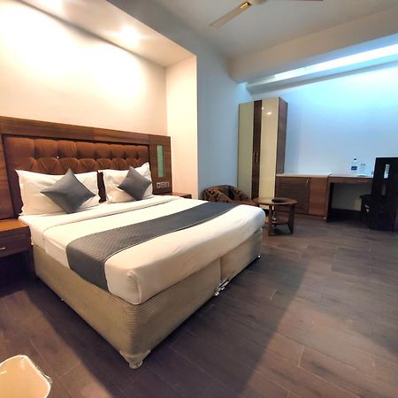 Hotel Gud Time - Walking Distance From Karol Bagh Mtr Station And 10Mins Ride To The City Centre Delhi  Esterno foto