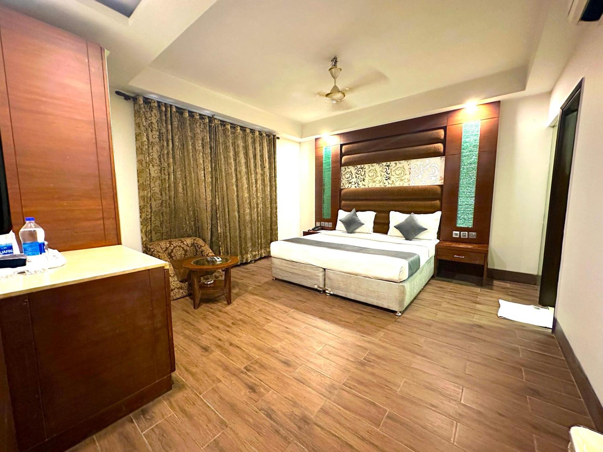 Hotel Gud Time - Walking Distance From Karol Bagh Mtr Station And 10Mins Ride To The City Centre Delhi  Esterno foto