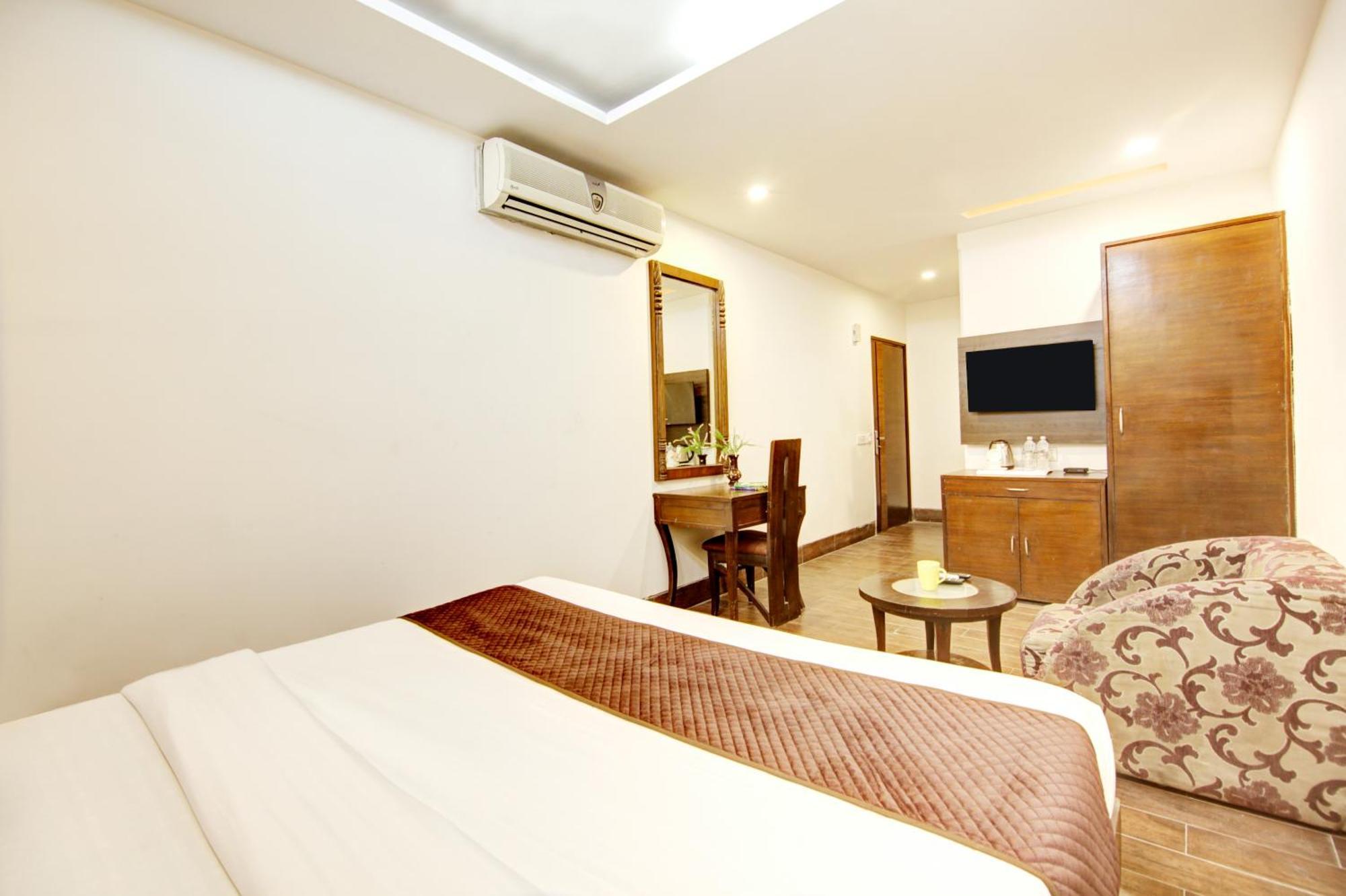 Hotel Gud Time - Walking Distance From Karol Bagh Mtr Station And 10Mins Ride To The City Centre Delhi  Esterno foto