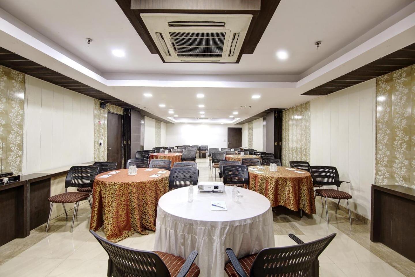 Hotel Gud Time - Walking Distance From Karol Bagh Mtr Station And 10Mins Ride To The City Centre Delhi  Esterno foto