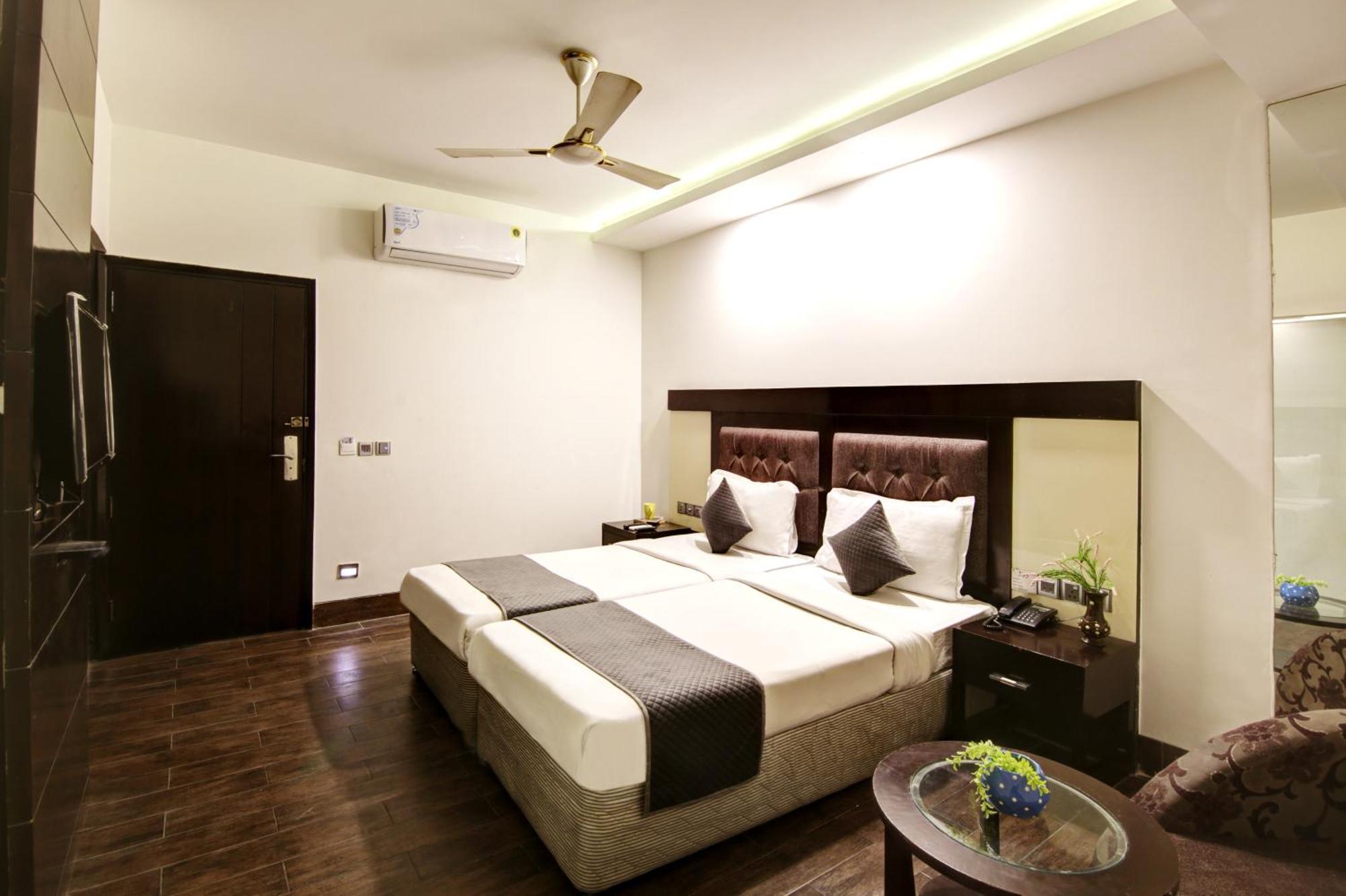 Hotel Gud Time - Walking Distance From Karol Bagh Mtr Station And 10Mins Ride To The City Centre Delhi  Esterno foto