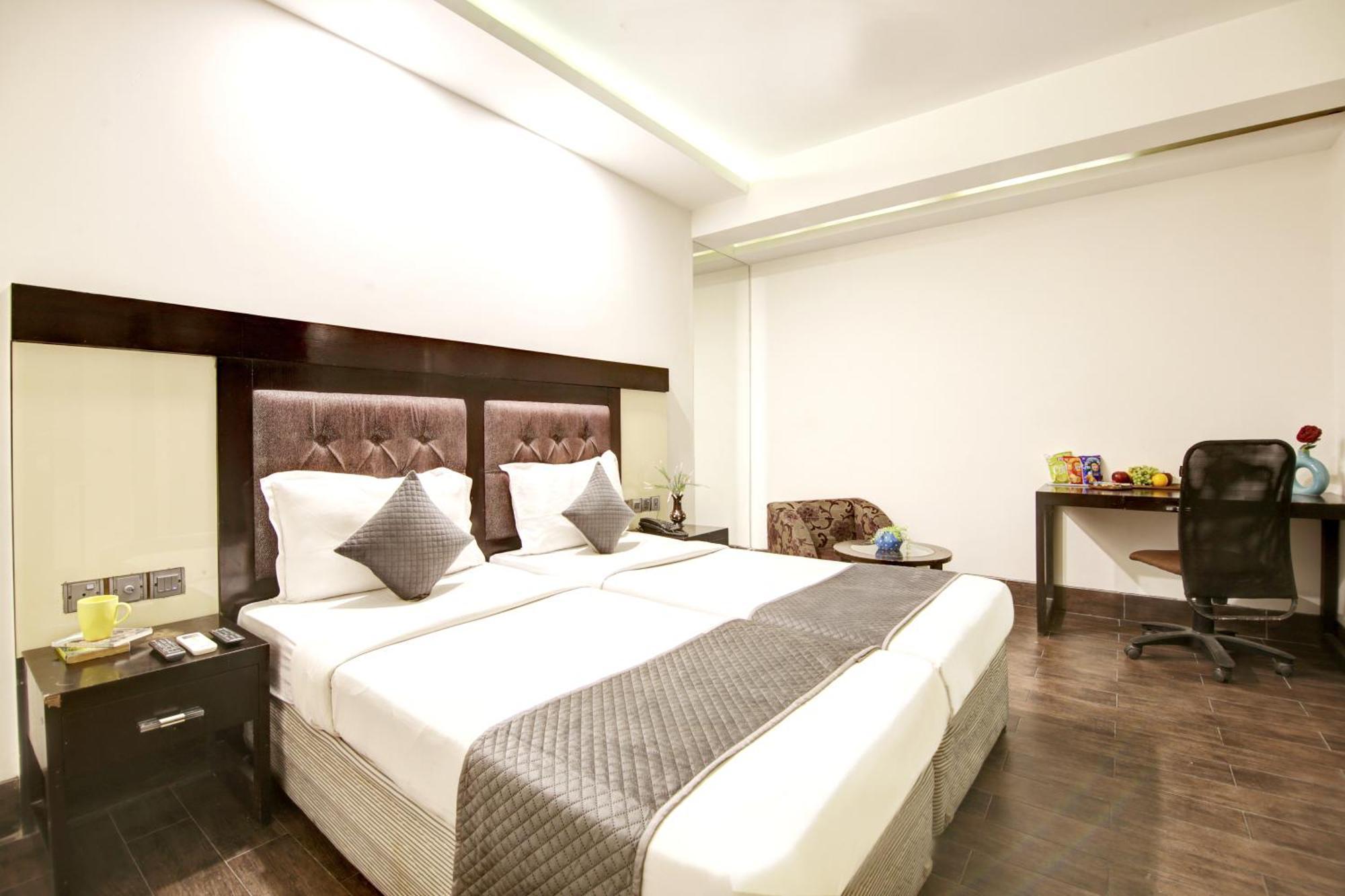 Hotel Gud Time - Walking Distance From Karol Bagh Mtr Station And 10Mins Ride To The City Centre Delhi  Esterno foto